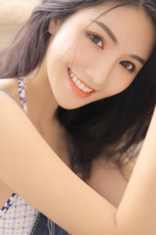 不戴奶罩的邻居HD